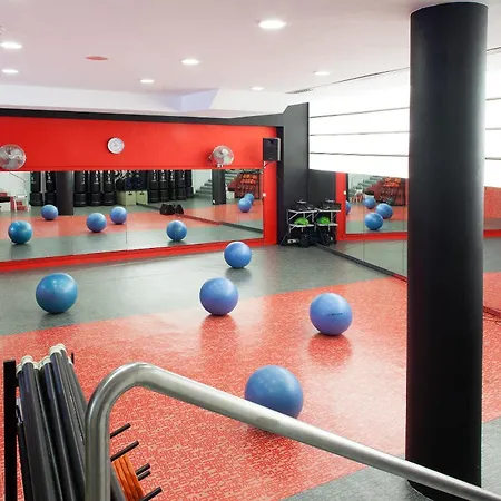 Port Fiesta Park מלון 3*
