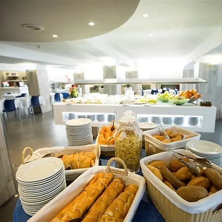 Отель Port Fiesta Park